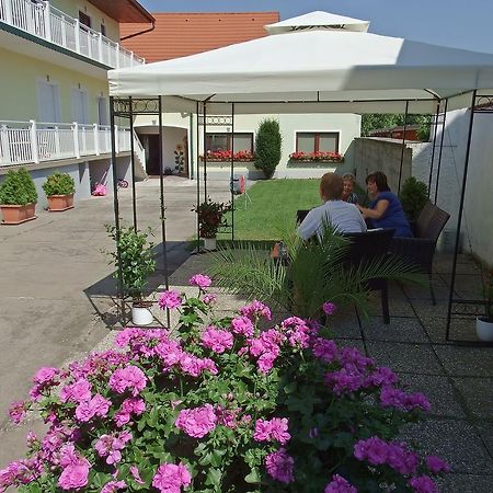 Gaestehaus - Doris - Wenzl Fertőmeggyes Kültér fotó