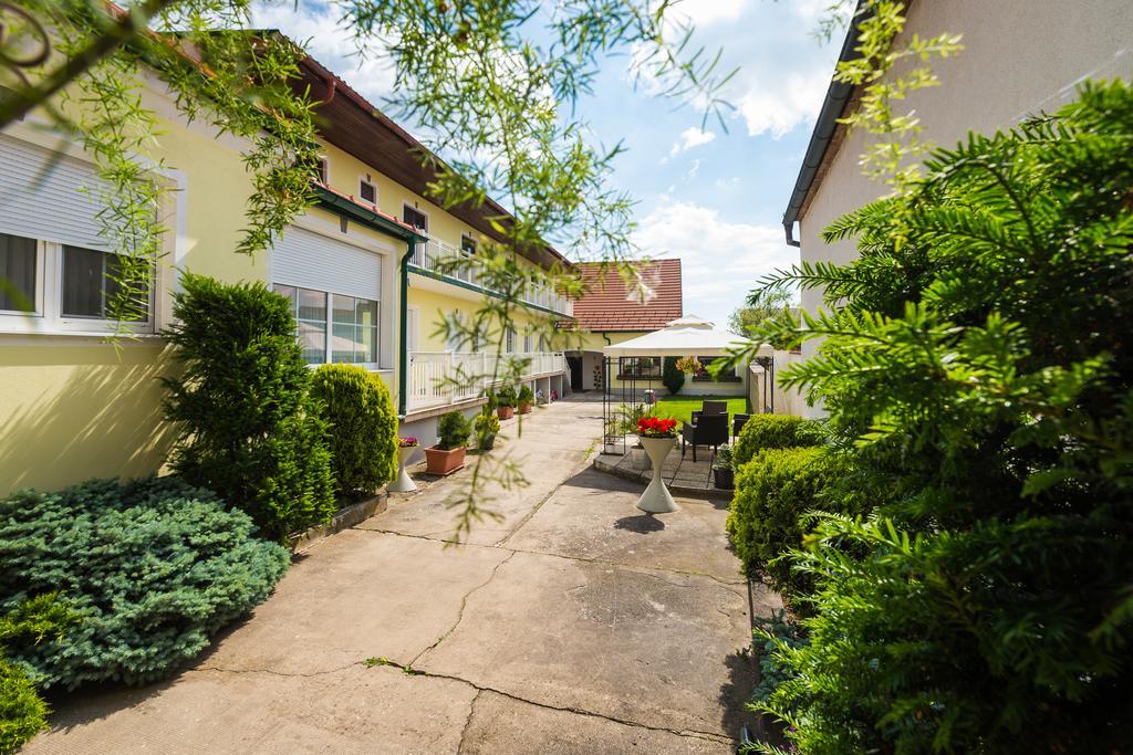 Gaestehaus - Doris - Wenzl Fertőmeggyes Kültér fotó