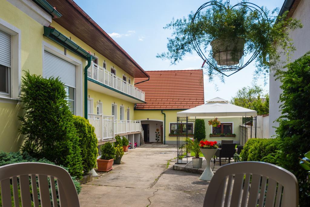 Gaestehaus - Doris - Wenzl Fertőmeggyes Kültér fotó