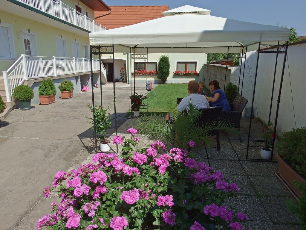 Gaestehaus - Doris - Wenzl Fertőmeggyes Kültér fotó